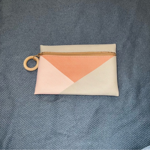 3/$10 IPSY BAGS Ipsy Cream and Pink Geometric Clutch - Picture 1 of 4